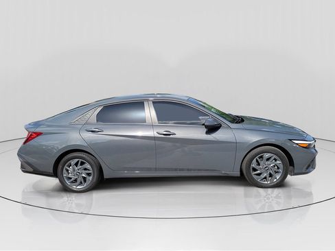 Used 2024 Hyundai Elantra SEL FWD image 8