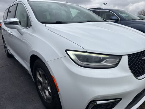 Used 2022 Chrysler Pacifica Limited image 41