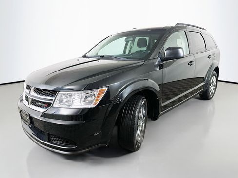 Used 2018 Dodge Journey SE image 3
