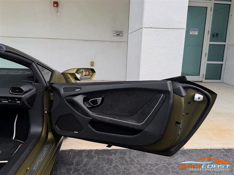 Used 2022 Lamborghini Huracan EVO RWD image 29