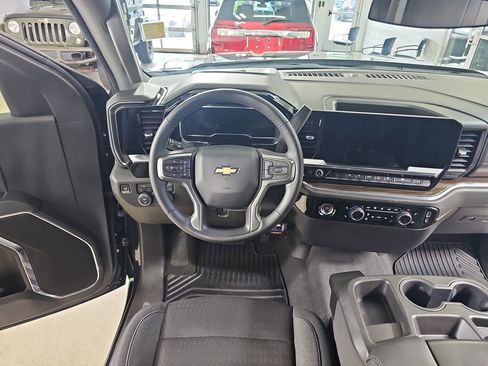 Used 2024 Chevrolet Silverado 1500 LT AWD/4WD image 19