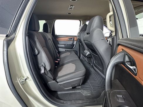 Used 2016 Chevrolet Traverse LT w/ Style and Technology Package image 6