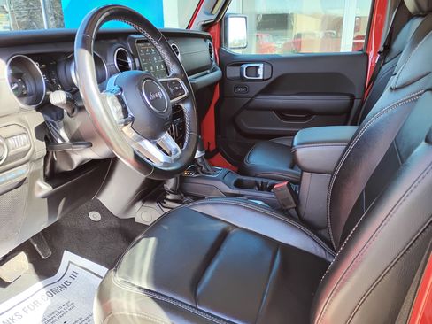 Used 2022 Jeep Wrangler Unlimited Sahara w/ Cold Weather Group image 11