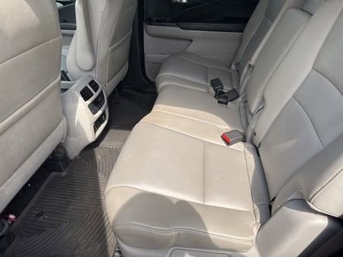 Used 2016 Honda Pilot Touring image 14