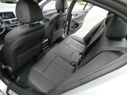 Used 2019 BMW 530i w/ Convenience Package image 39