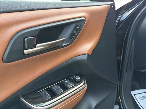 Used 2025 Toyota Crown Signia image 16