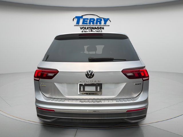 Certified 2023 Volkswagen Tiguan SE AWD/4WD image 4