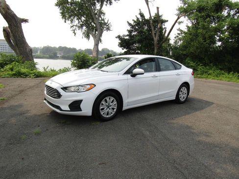 Used 2019 Ford Fusion S FWD image 2
