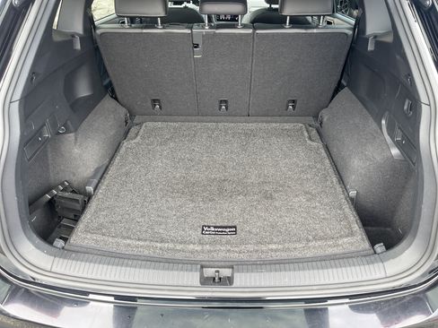 Used 2022 Volkswagen Tiguan SE R-Line image 31