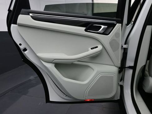 Certified 2023 Porsche Macan S AWD/4WD image 12