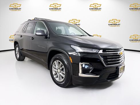 Used 2023 Chevrolet Traverse LT FWD image 1