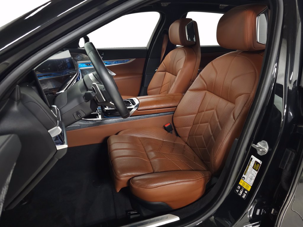 Used 2023 BMW 760i xDrive AWD/4WD image 18