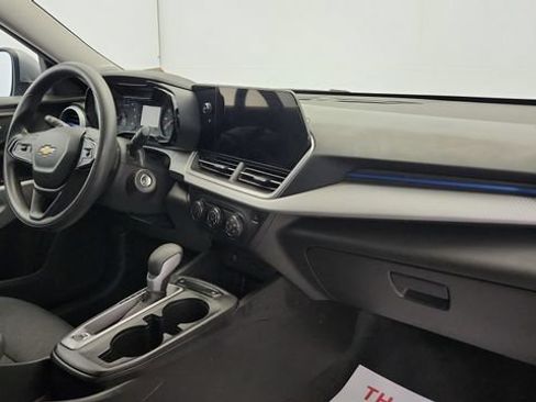 Used 2024 Chevrolet Trax LS w/ LS Convenience Package FWD image 55