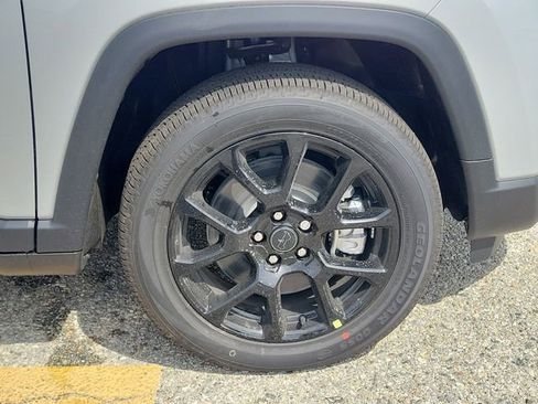 New 2026 Jeep Compass Latitude image 5