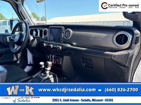 Used 2023 Jeep Gladiator Overland AWD/4WD image 24