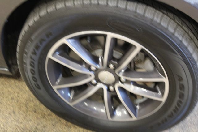 Used 2017 Dodge Grand Caravan SXT FWD image 24