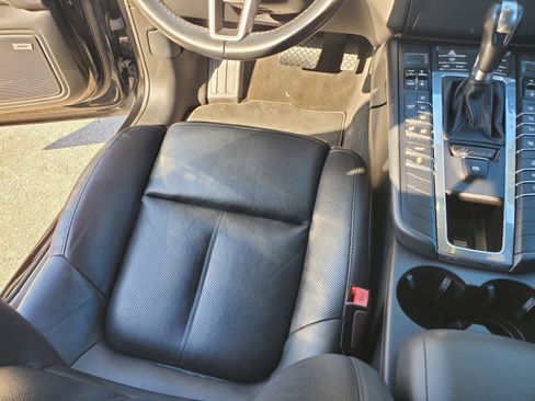 Used 2018 Porsche Macan S image 14