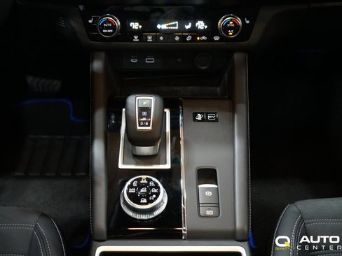 Used 2025 Mitsubishi Outlander SE image 21