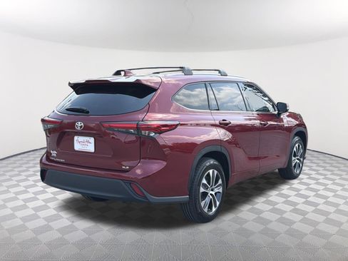 Used 2022 Toyota Highlander XLE image 17