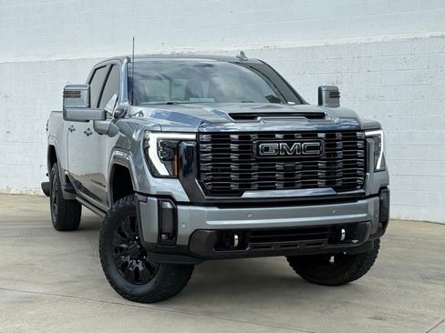 Used 2024 GMC Sierra 2500 Denali Ultimate AWD/4WD image 3