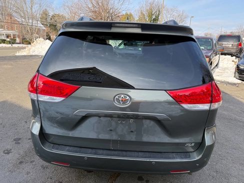 Used 2012 Toyota Sienna XLE image 8