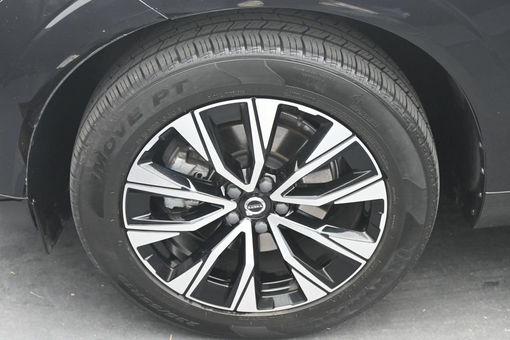 Used 2023 Volvo XC60 B5 Core w/ Climate Package FWD image 4