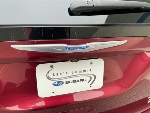 Used 2018 Chrysler Pacifica Limited w/ Tire & Wheel Group image 4