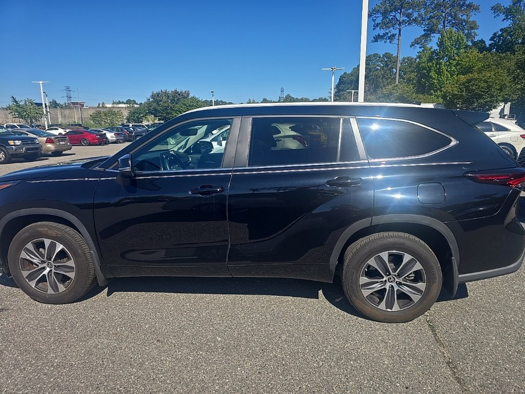 Used 2024 Toyota Highlander XLE AWD/4WD image 8