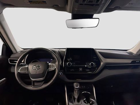 Used 2023 Toyota Highlander XLE AWD/4WD image 24