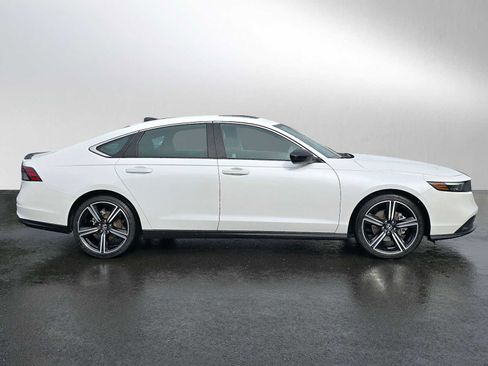 Used 2024 Honda Accord Sport image 2