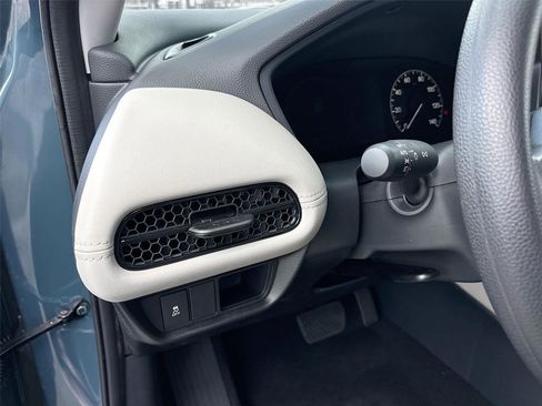 Certified 2026 Honda HR-V LX image 11