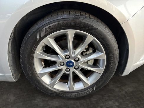 Used 2017 Ford Fusion SE FWD image 34