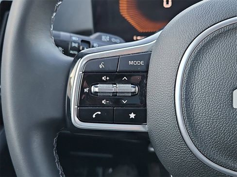 Certified 2025 Kia Sorento EX w/ Panoramic Sunroof Package image 25