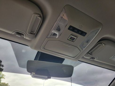 Used 2022 Toyota RAV4 XLE FWD image 21
