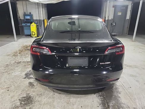 Used 2023 Tesla Model 3 Performance image 3
