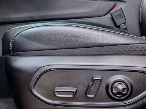 Used 2025 Jeep Grand Cherokee Limited w/ Black Appearance Package image 12