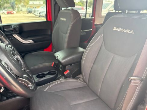 Used 2018 Jeep Wrangler Unlimited Sahara w/ Connectivity Group AWD/4WD image 19