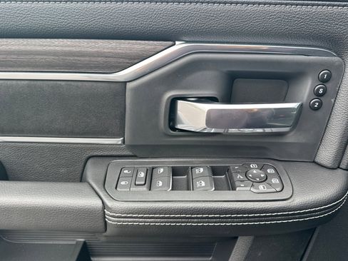 New 2026 RAM 2500 Laramie AWD/4WD image 10