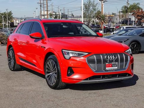 Used 2019 Audi e-tron Prestige w/ Prestige Package image 3