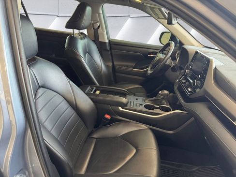 Used 2022 Toyota Highlander XLE image 13