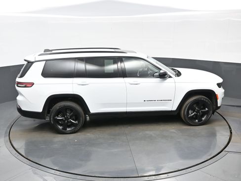 Used 2023 Jeep Grand Cherokee L Laredo image 39