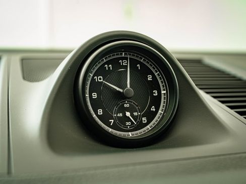 Certified 2025 Porsche Macan image 41