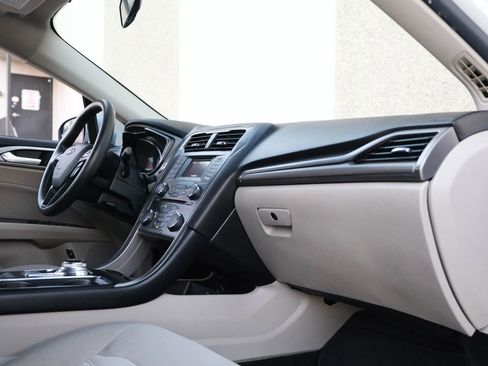 Used 2018 Ford Fusion SE image 32