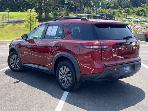 Used 2024 Nissan Pathfinder SV FWD image 5