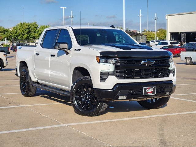 Used 2025 Chevrolet Silverado 1500 LT Trail Boss w/ Convenience Package II AWD/4WD image 2