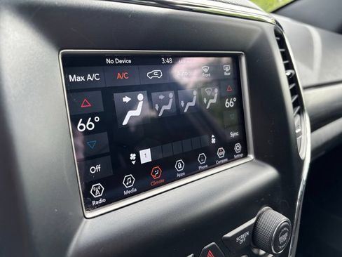 Used 2020 Jeep Grand Cherokee Laredo AWD/4WD image 16