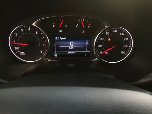 Used 2023 GMC Acadia SLE w/ Driver Convenience Package image 3