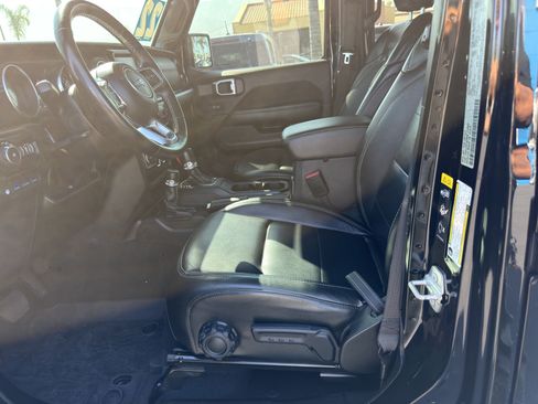 Used 2022 Jeep Wrangler Unlimited Sahara w/ Cold Weather Group AWD/4WD image 23