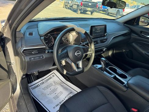 Used 2024 Nissan Altima 2.5 SV FWD image 29