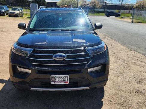 Used 2022 Ford Explorer XLT w/ Equipment Group 202A AWD/4WD image 2